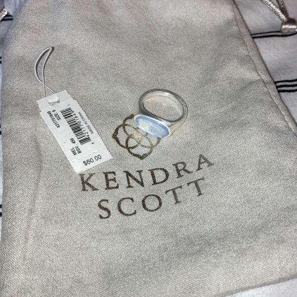 Kendra Scott Ring - Picture 1 of 3